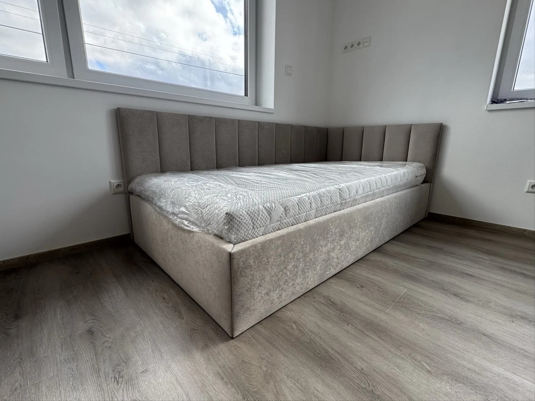 Łóżko jednoosobowe kremowe, Kraków